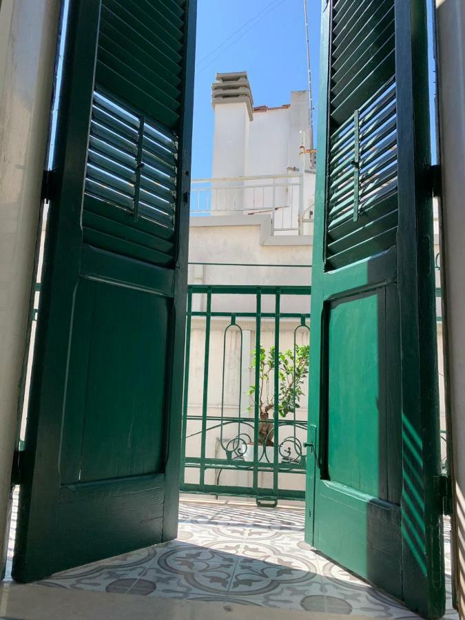 fiori catene tra le torri Conversano Esterno foto
