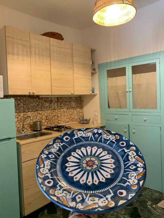 fiori catene tra le torri Conversano Esterno foto