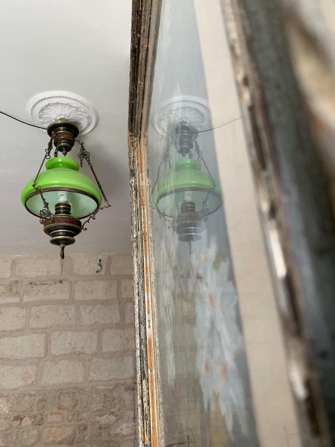 fiori catene tra le torri Conversano Esterno foto